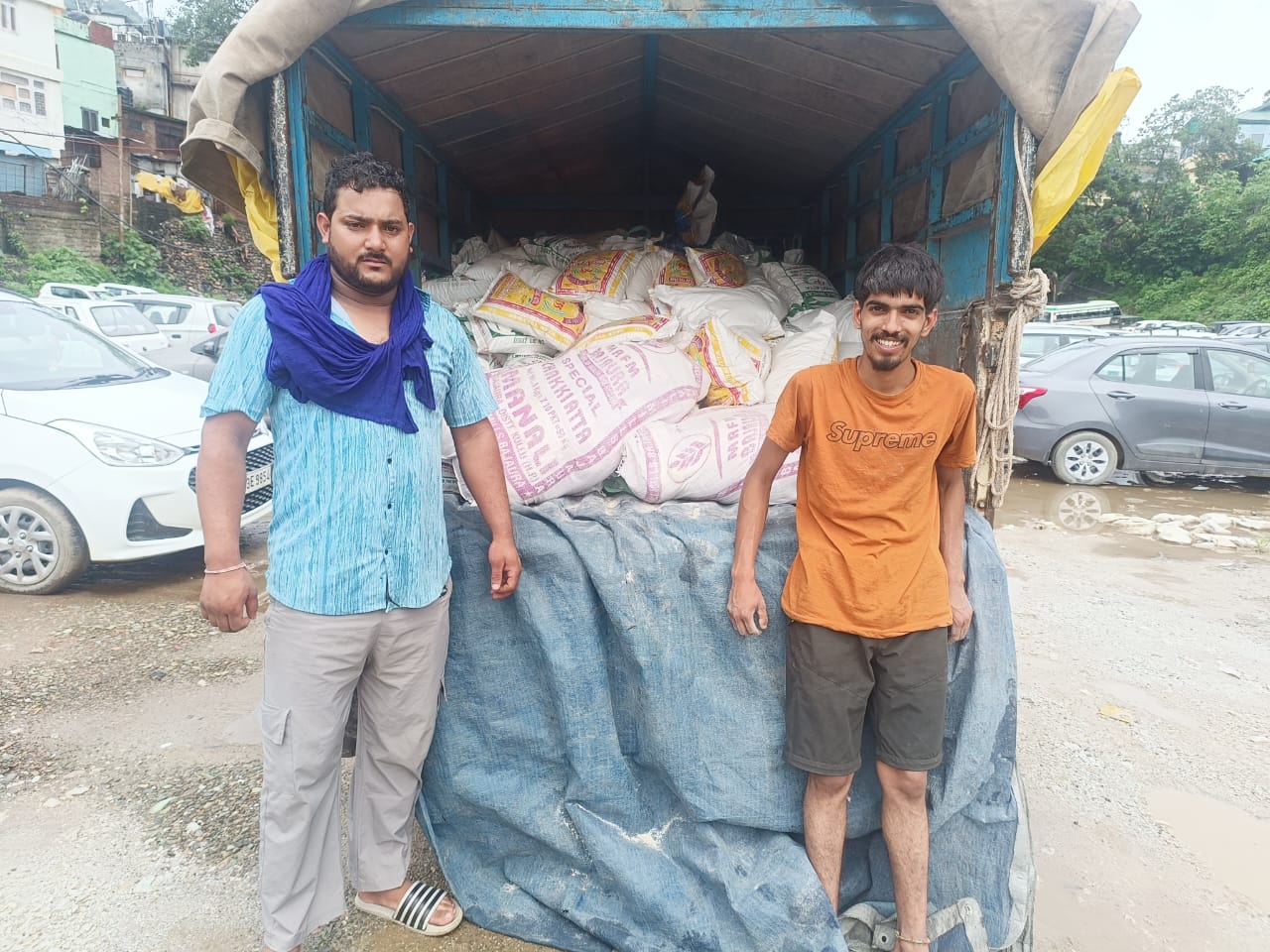 मंडी व्यापार मंडल ने आपदा प्रभावित क्षेत्र के लिए भेजी राशन की एक जीप,