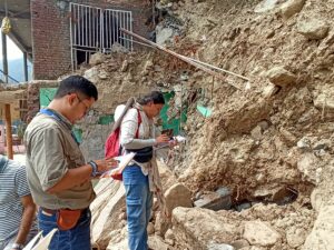 तस्वीर: भूस्खलन प्रभावित कुल्लू के इनर अखाड़ा बाजार क्षेत्र में जीएसआई की टीम ने गुरुवार कोप्रारंभिक आकलन किया।
