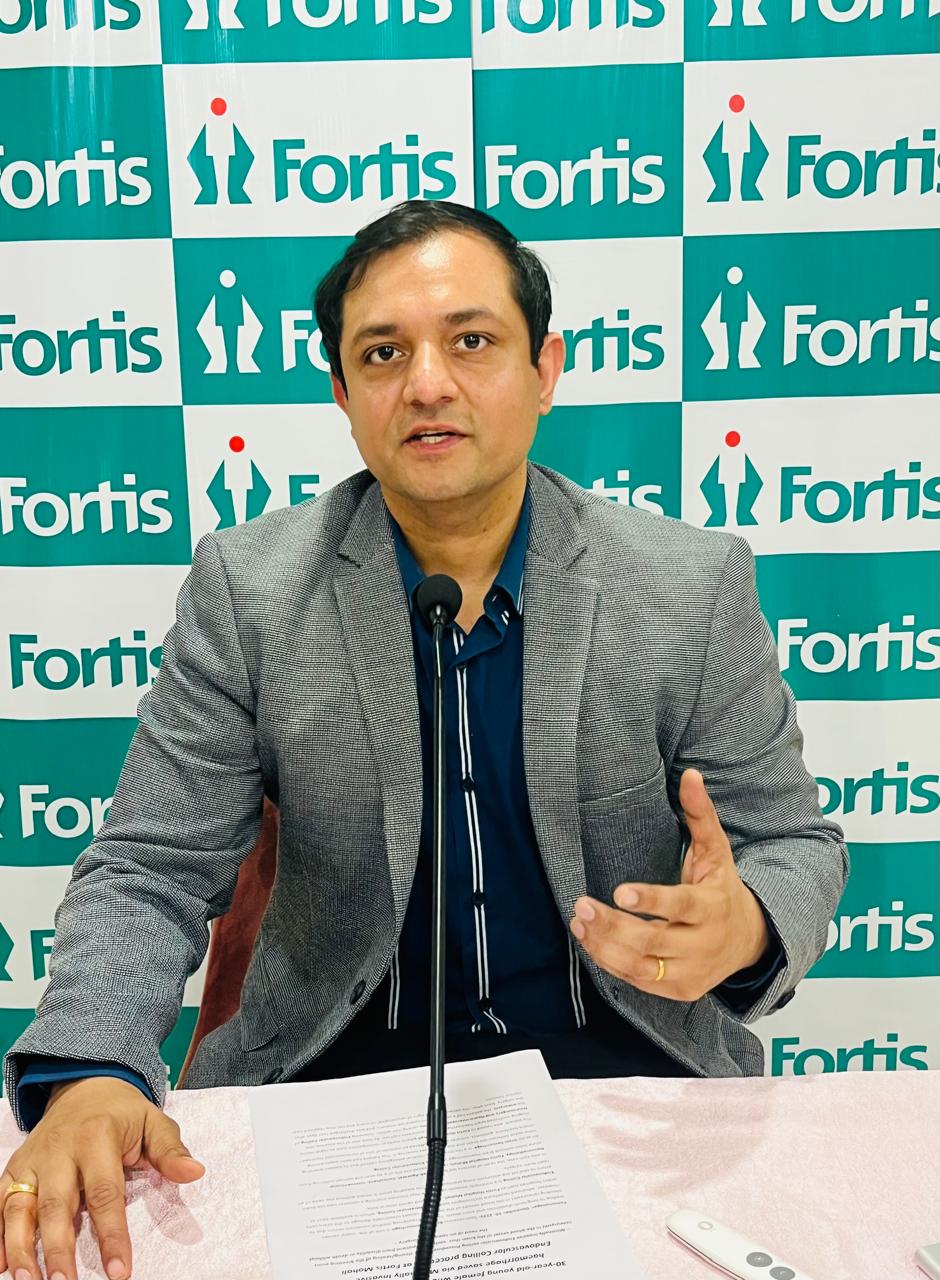 फोर्टिस अस्पताल मोहाली में नई तकनीक से 30 वर्षीय युवती को मिला जीवनदान, ब्रेन हेमरेज के इन लक्षणों से रहे सावधान:डॉ. विवेक अग्रवाल