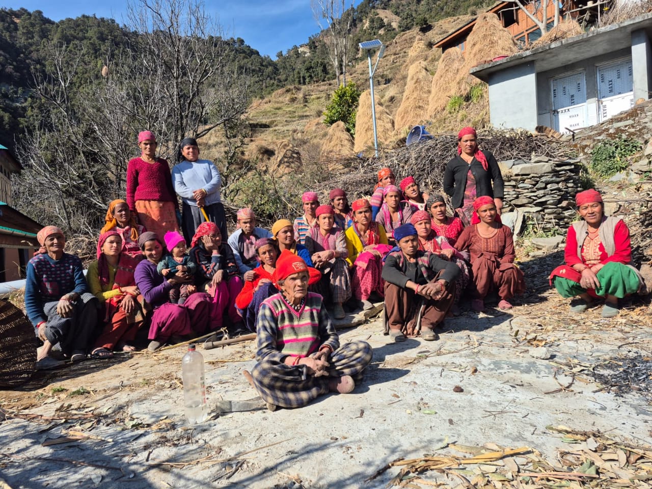 चौहार घाटी के बुलहंग गांव में युवा मंडल ने चलाया स्वच्छता अभियान