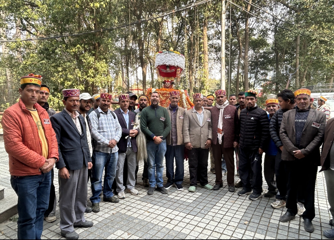 बरोट से 80 किलोमीटर पैदल चलकर मंडी पहुंचे ‘पहाड़ी वजीर’ देवता पशाकोट
