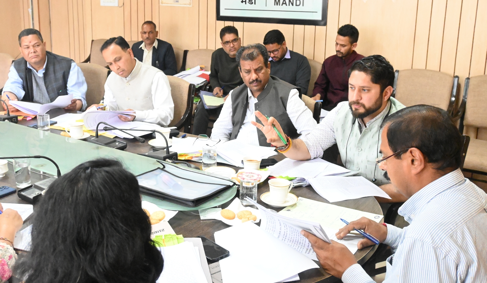 कोल बांध से प्रभावित परिवारों की समस्याओं का शीघ्र किया जाए समाधान: मंडलायुक्त