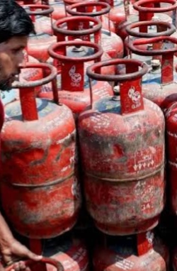 अधिकारियों के कार्यकाय में फोन घुमाने को मजबूर चौहार घाटी के गैस उपभोक्ता