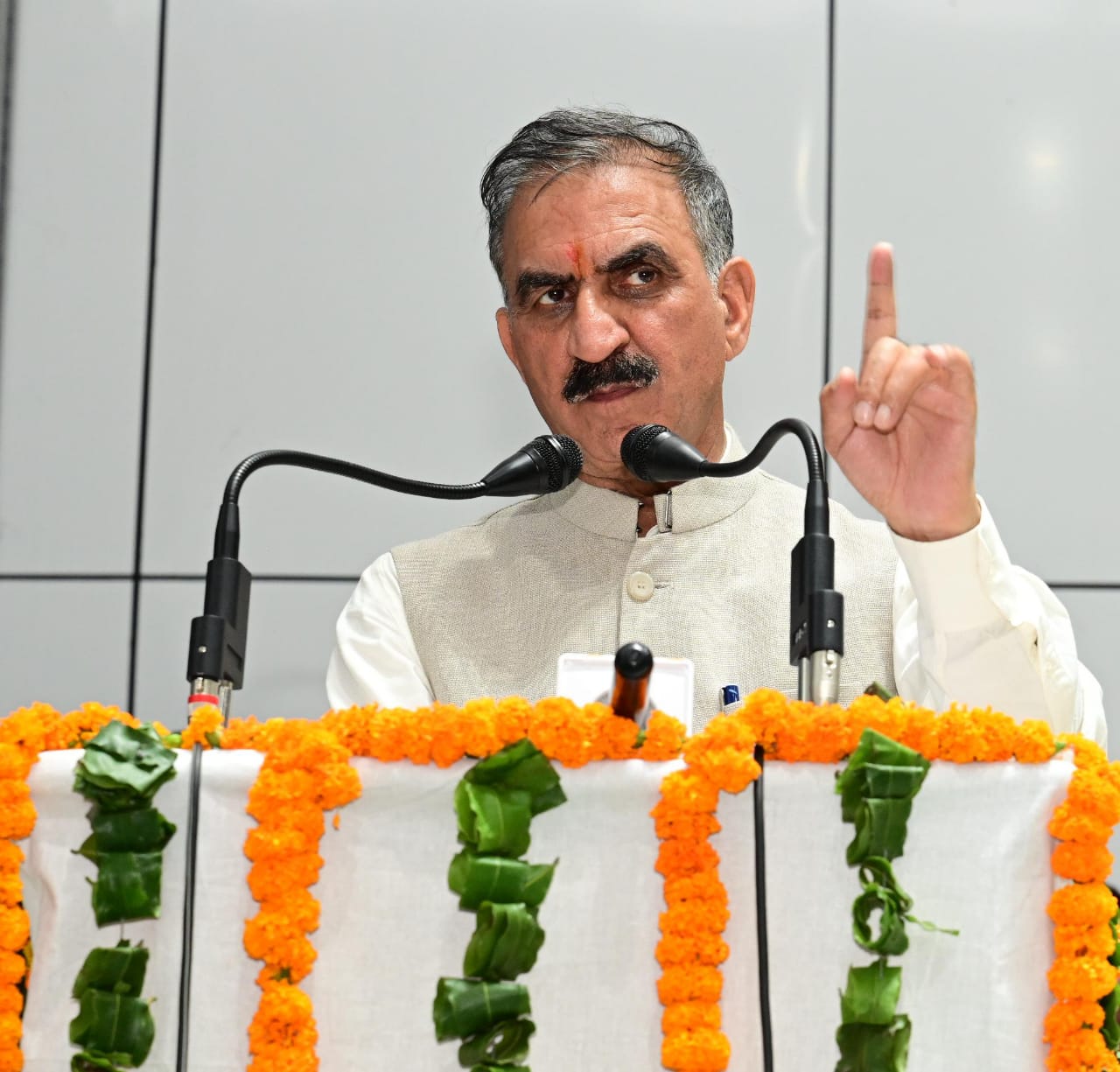 गरीब एवं भूमिहीन लोगों के अतिक्रमण के मामलों में रियायत के लिए बनाएंगे नीति- मुख्यमंत्री