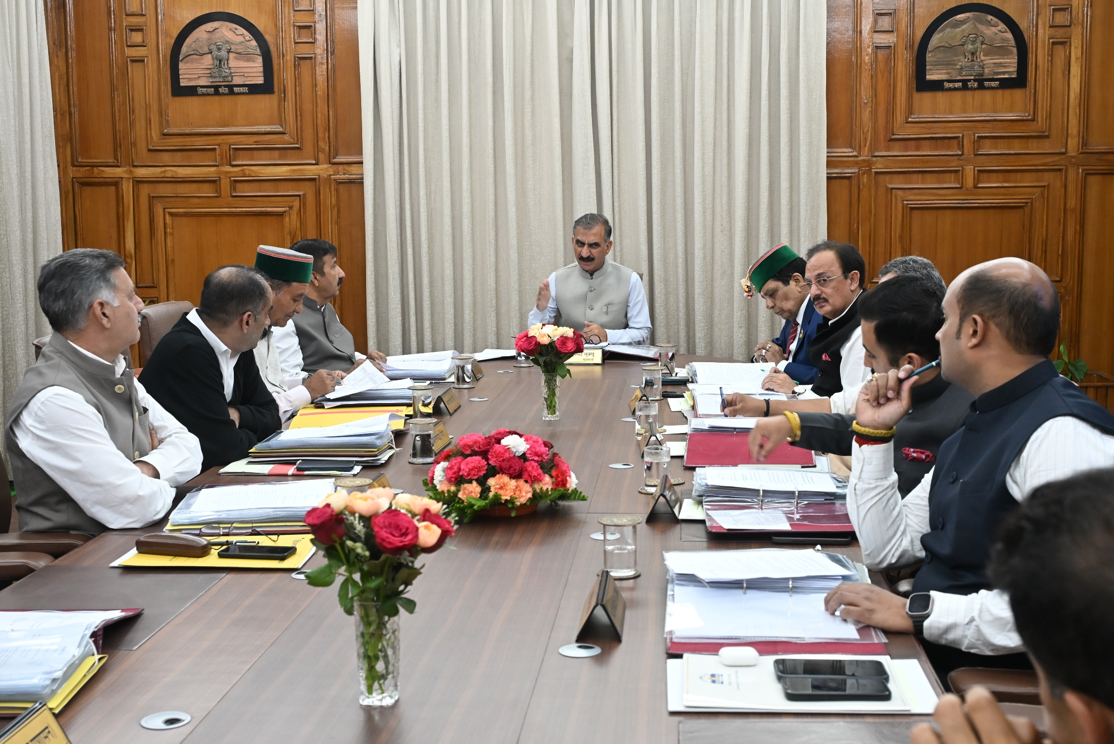 हिमाचल मंत्रिमंडल के बड़े फैसले: स्वास्थ्य क्षेत्र को सबसे बड़ी सौगात, 3,950 स्कूल कर्मियों सहित हजारों पदों को मंजूरी