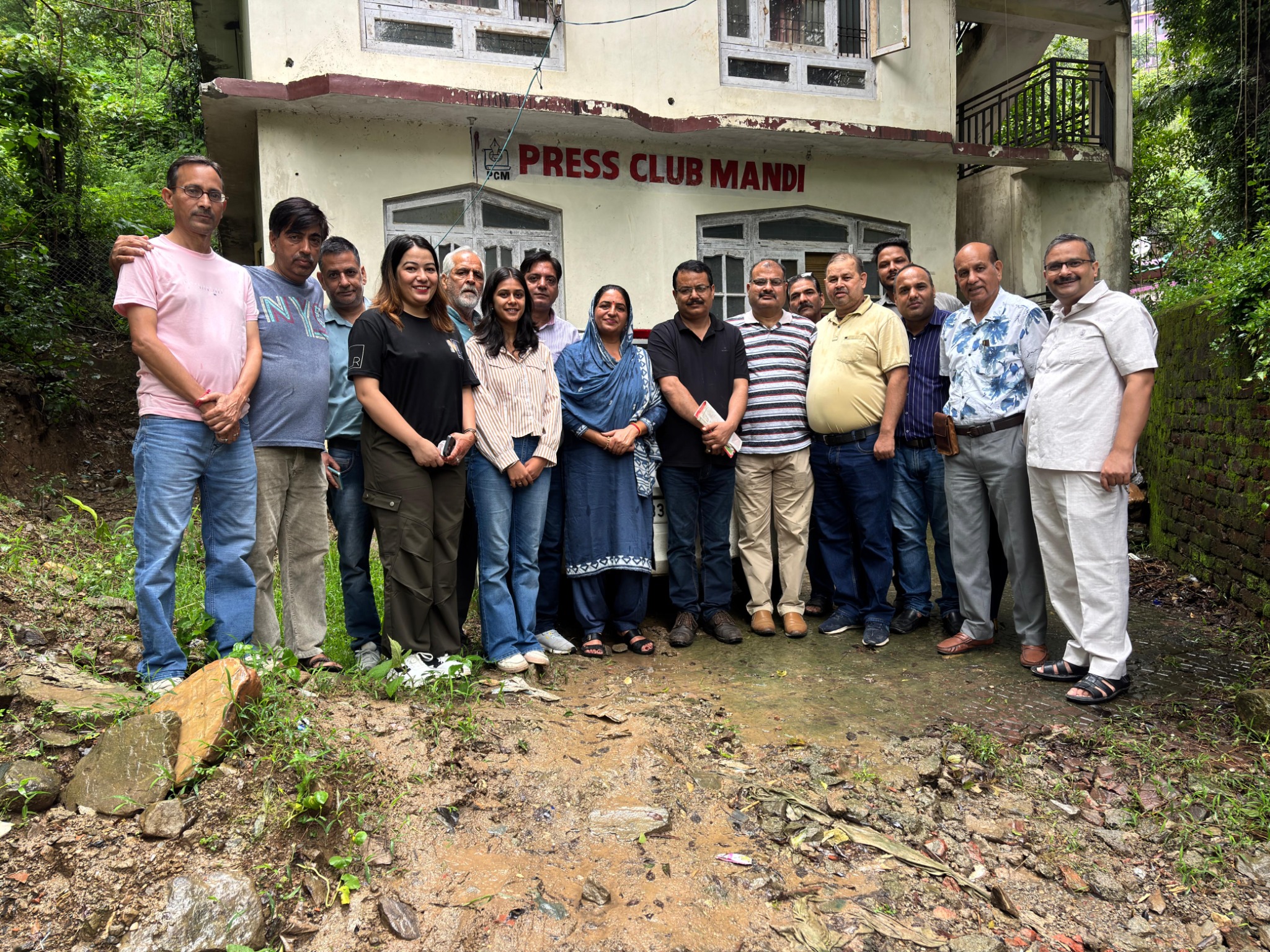 प्रेस क्लब मंडी पहुंचीं नगर निगम महापौर सुमन ठाकुर पत्रकारों की समस्याएं जानीं, समाधान का दिया आश्वासन
