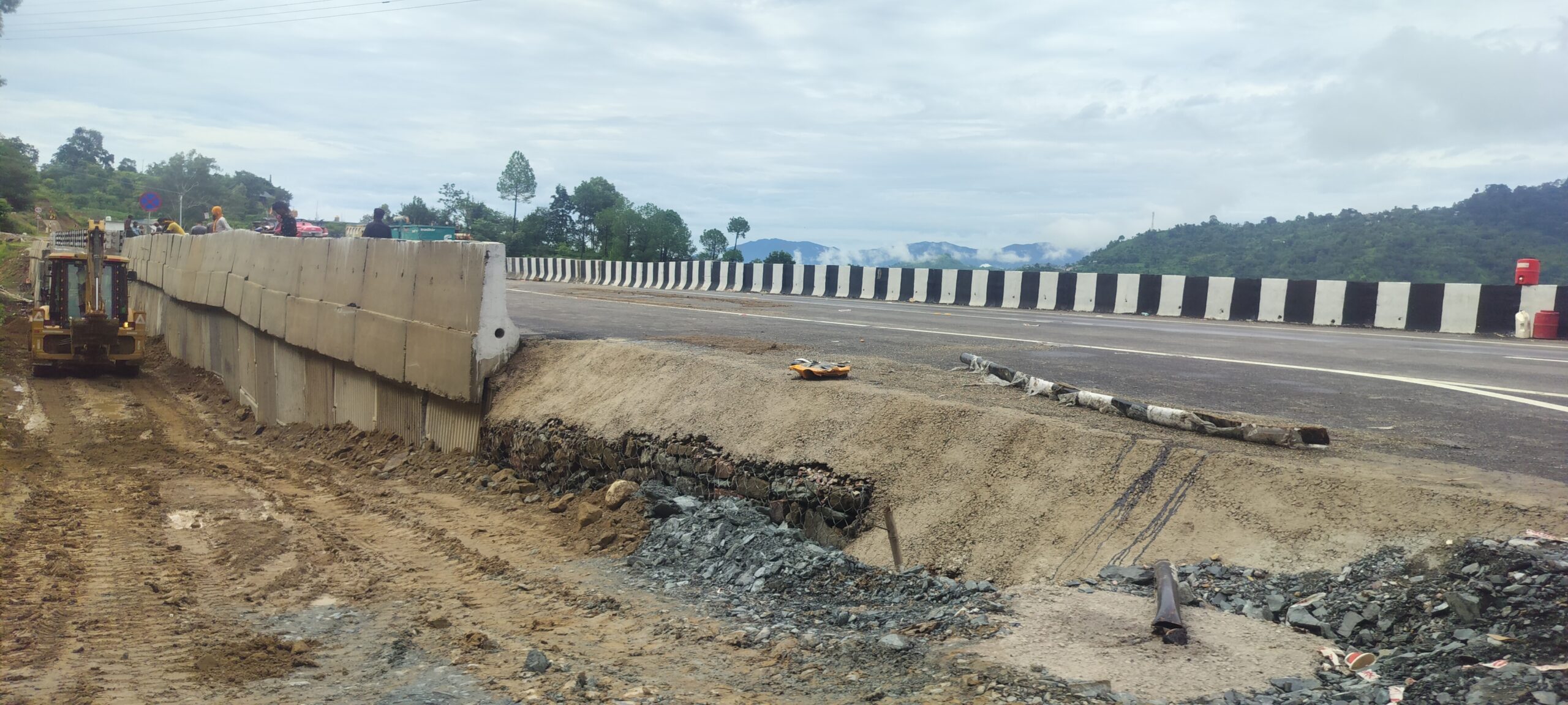 NHAI के निर्माण कार्यों पर स्थानीय लोगों का फूटा गुस्सा, गावर कंस्ट्रक्शन पर गंभीर आरोप