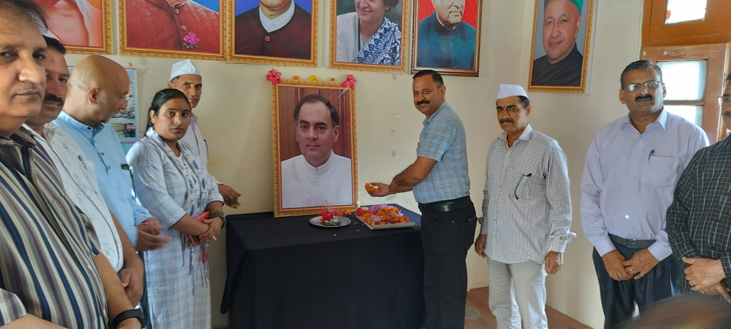 राजीव गांधी की जयंती पर कांग्रेस कार्यकर्ताओं ने किया स्मरण