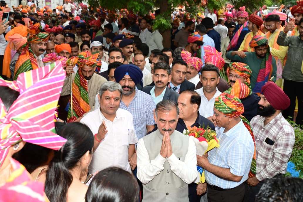 मुख्यमंत्री ने पारंपरिक मिंजर शोभायात्रा का नेतृत्व किया, चंबा के अंतरराष्ट्रीय मिंजर मेले का हुआ समापन