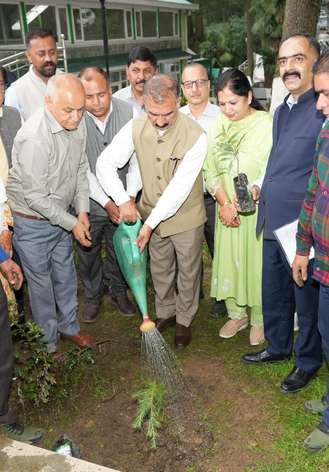 मुख्यमंत्री ने पौधरोपण अभियान का शुभारंभ किया