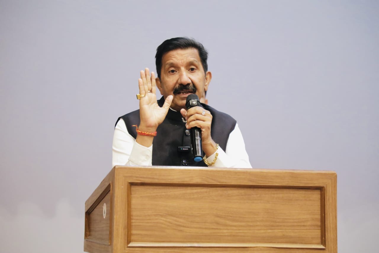 कांग्रेस कार्यकर्ता शिष्टाचार के साथ जनता के बीच अपनी बात रखें: मुकेश अग्निहोत्री