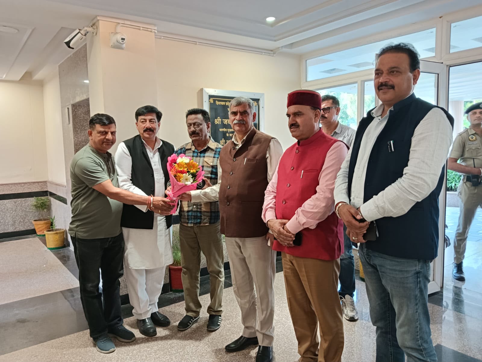 डॉ. विजय डोगरा ने स्थानीय निधि लेखा समिति के सभापति एवं सदस्यों से की शिष्टाचार भेंट